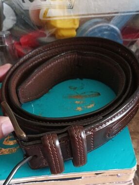 Columbia size 34-36 M leather belt